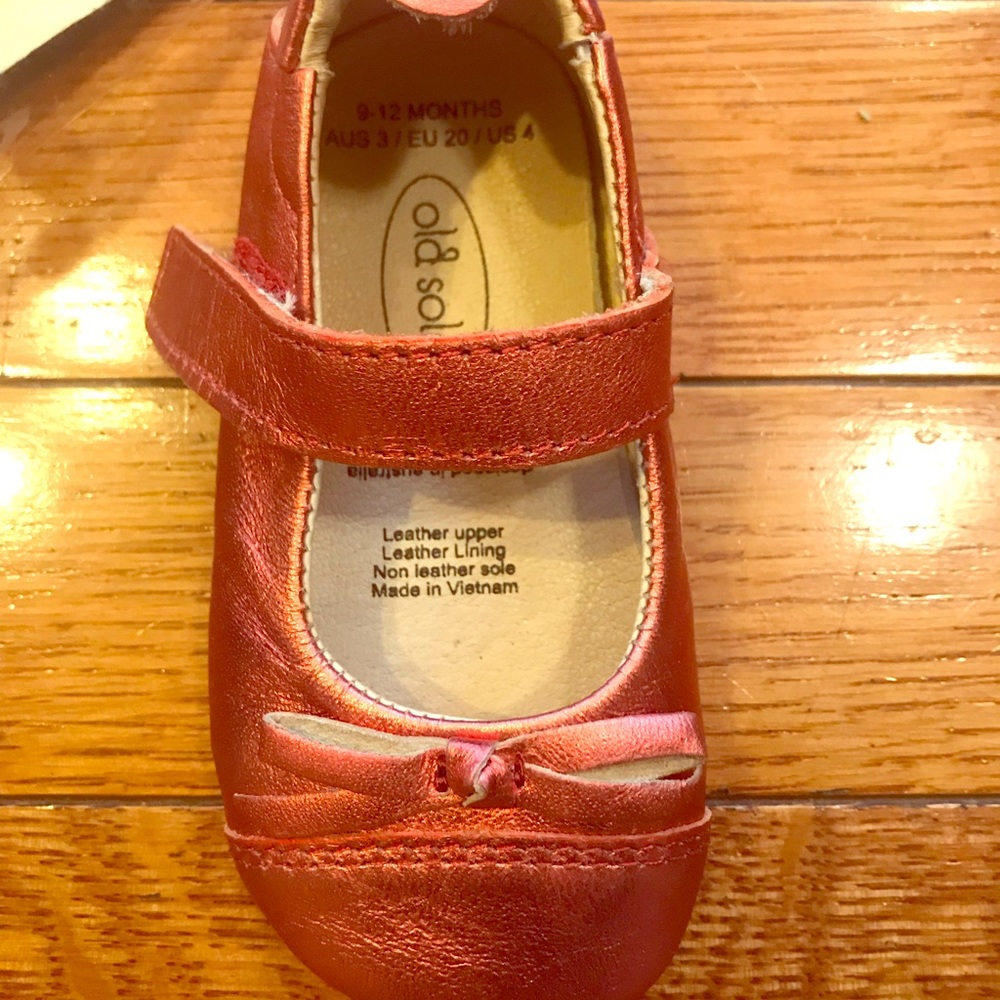 Soft leather baby shoes